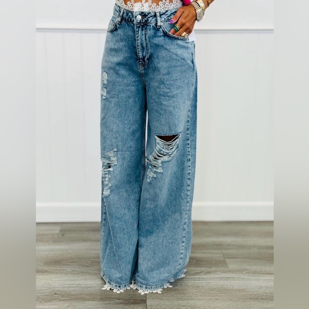 Stylish Blue Distressed Women Jeans